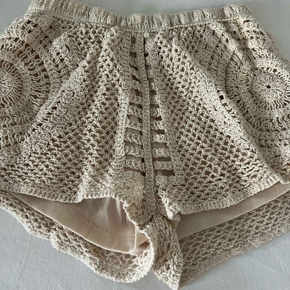 Like New Vintage Havana Crochet Short Tan/Beige